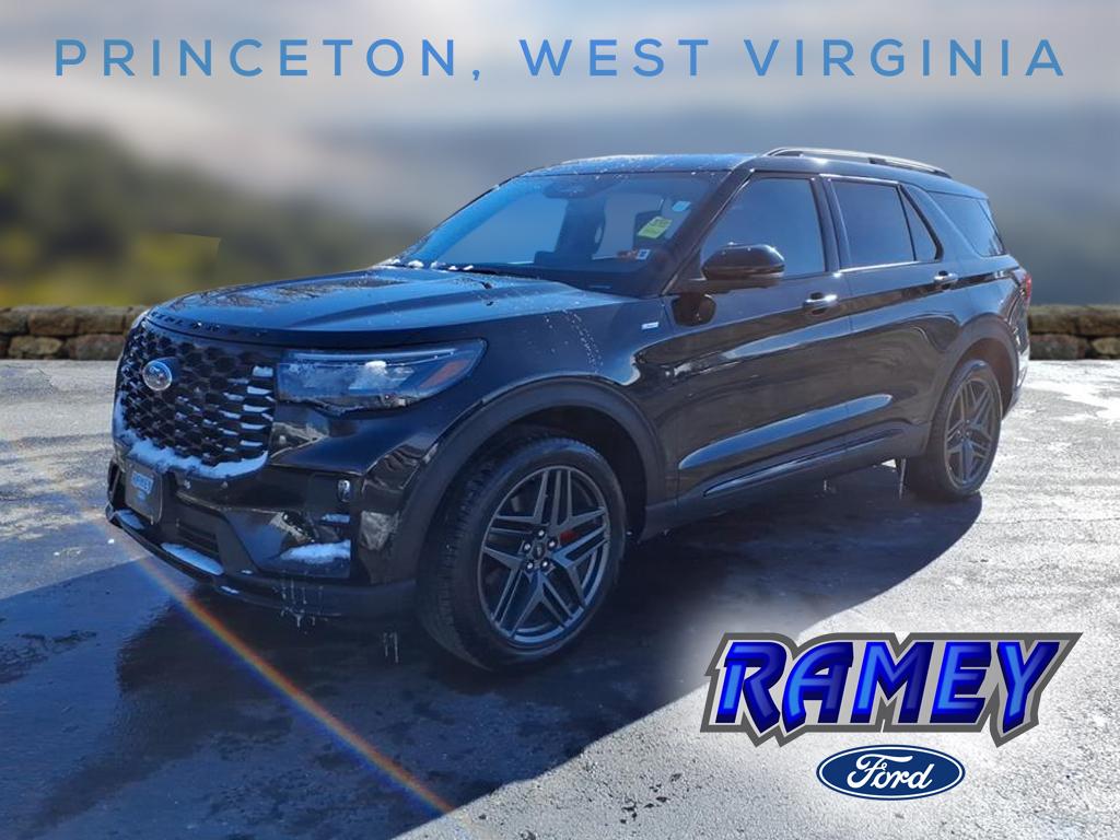 2025 Ford Explorer ST-LINE's photo