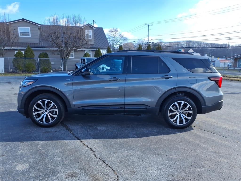 Used 2025 Ford Explorer ST-Line SUV