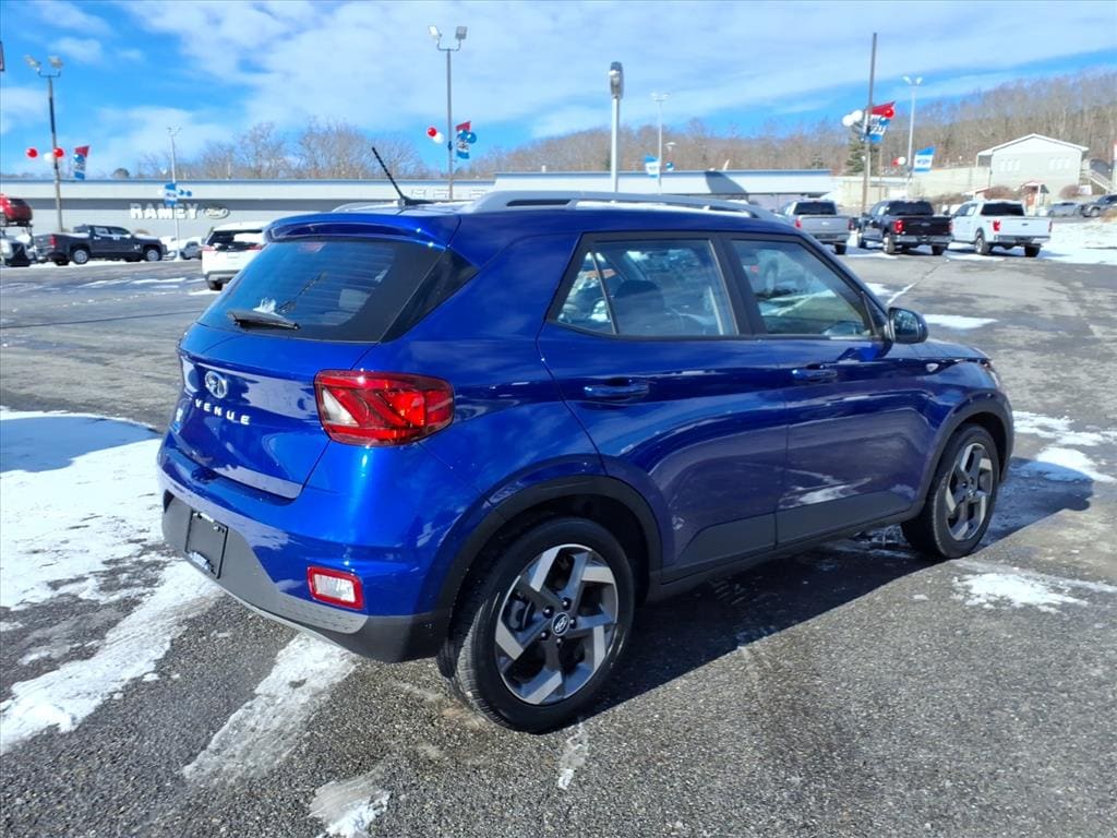 Used 2024 Hyundai Venue SEL SUV