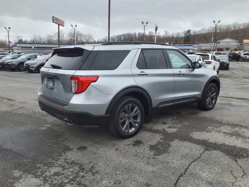 2024 Ford Explorer XLT photo 4