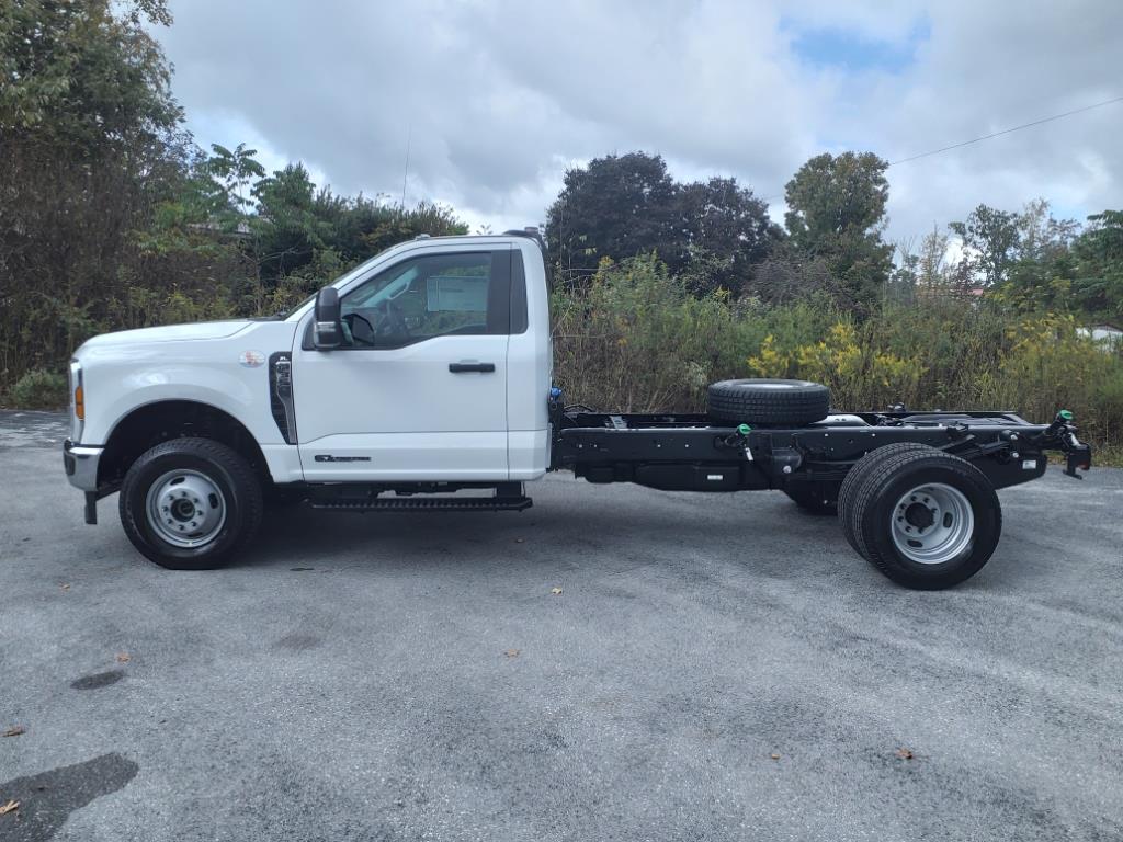 2024 Ford F-350 XL photo 2