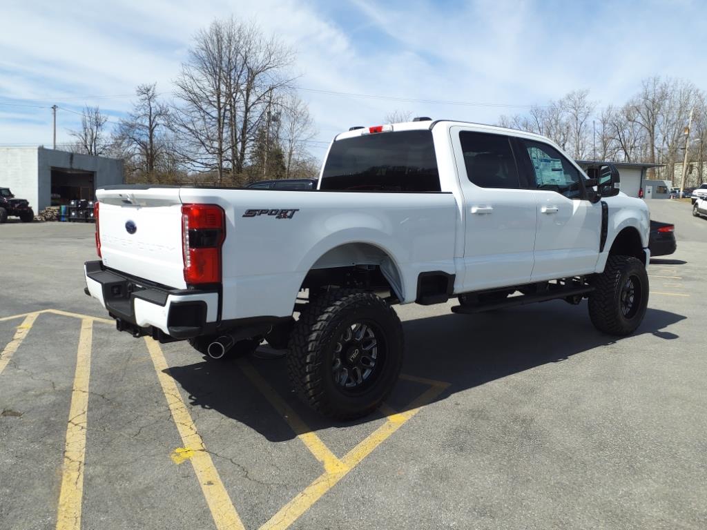 2024 Ford F-350 XLT photo 4