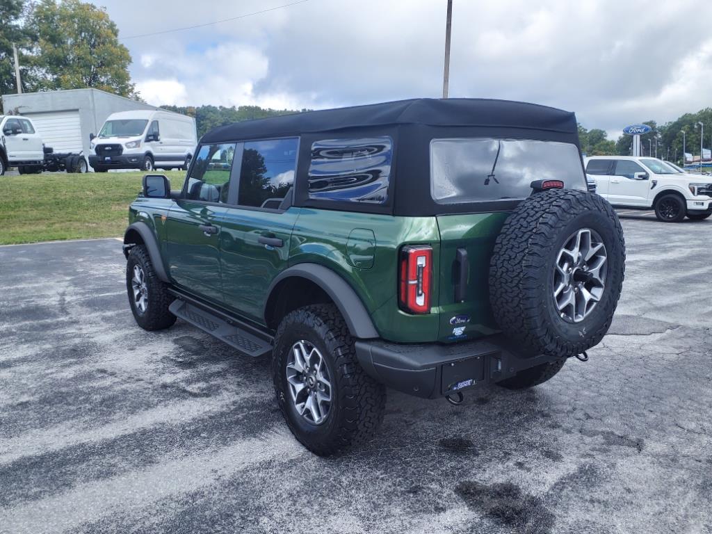 2024 Ford Bronco Badlands photo 3