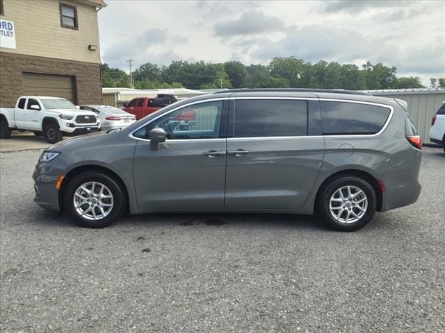 Used 2022 Chrysler Pacifica Touring L with VIN 2C4RC1BG4NR199548 for sale in Princeton, WV