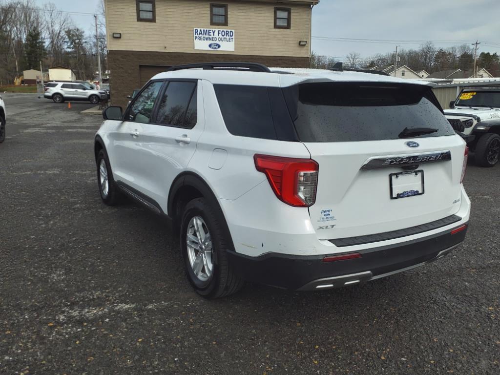 2023 Ford Explorer XLT photo 3