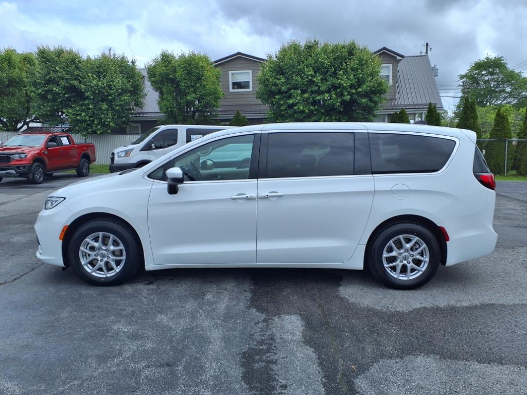 Used 2023 Chrysler Pacifica Touring L with VIN 2C4RC1BG2PR560388 for sale in Princeton, WV