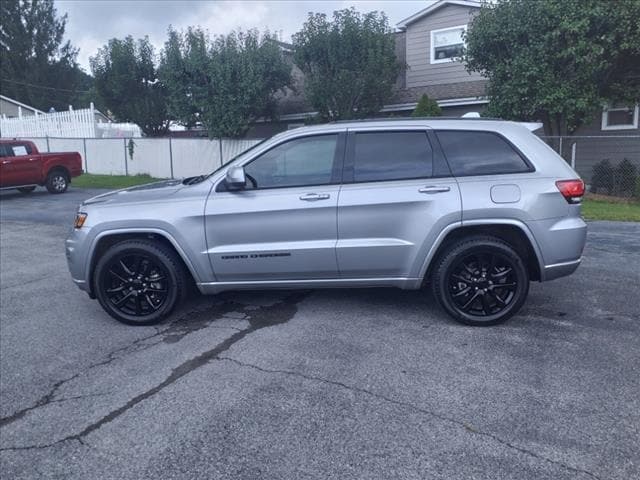 Used 2018 Jeep Grand Cherokee Altitude with VIN 1C4RJEAG6JC125727 for sale in Princeton, WV