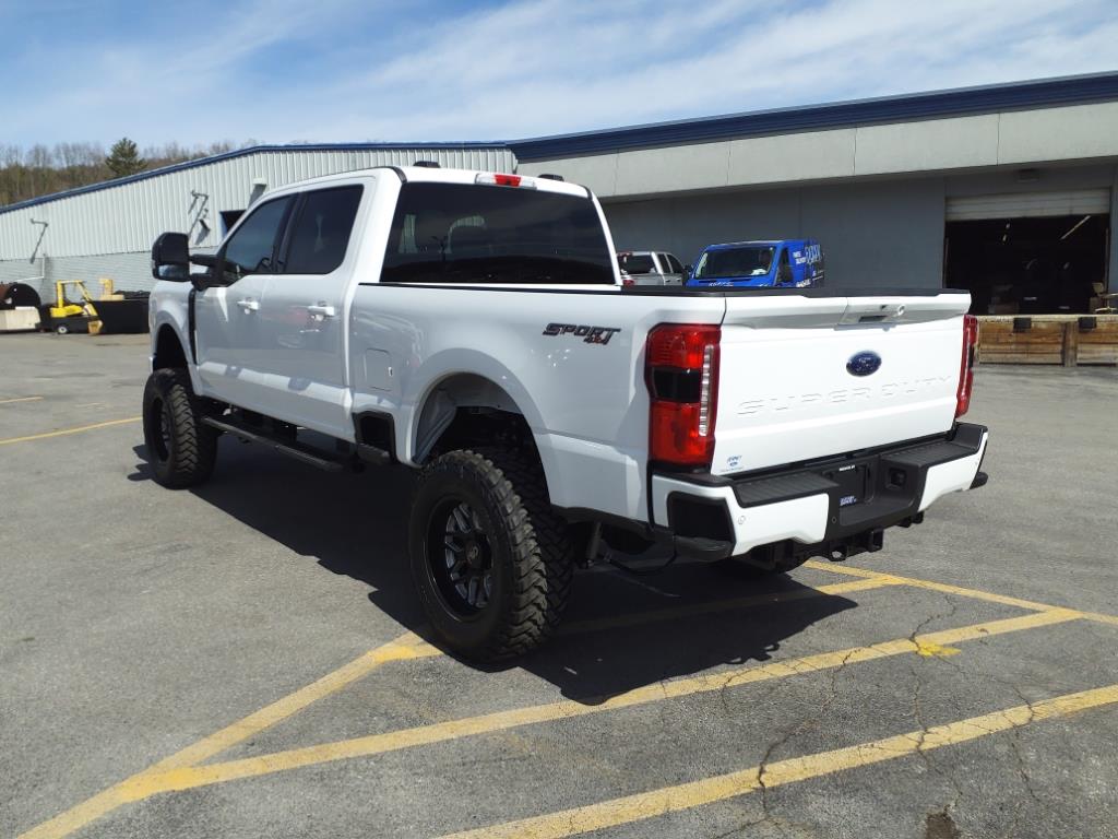 2024 Ford F-350 XLT photo 3