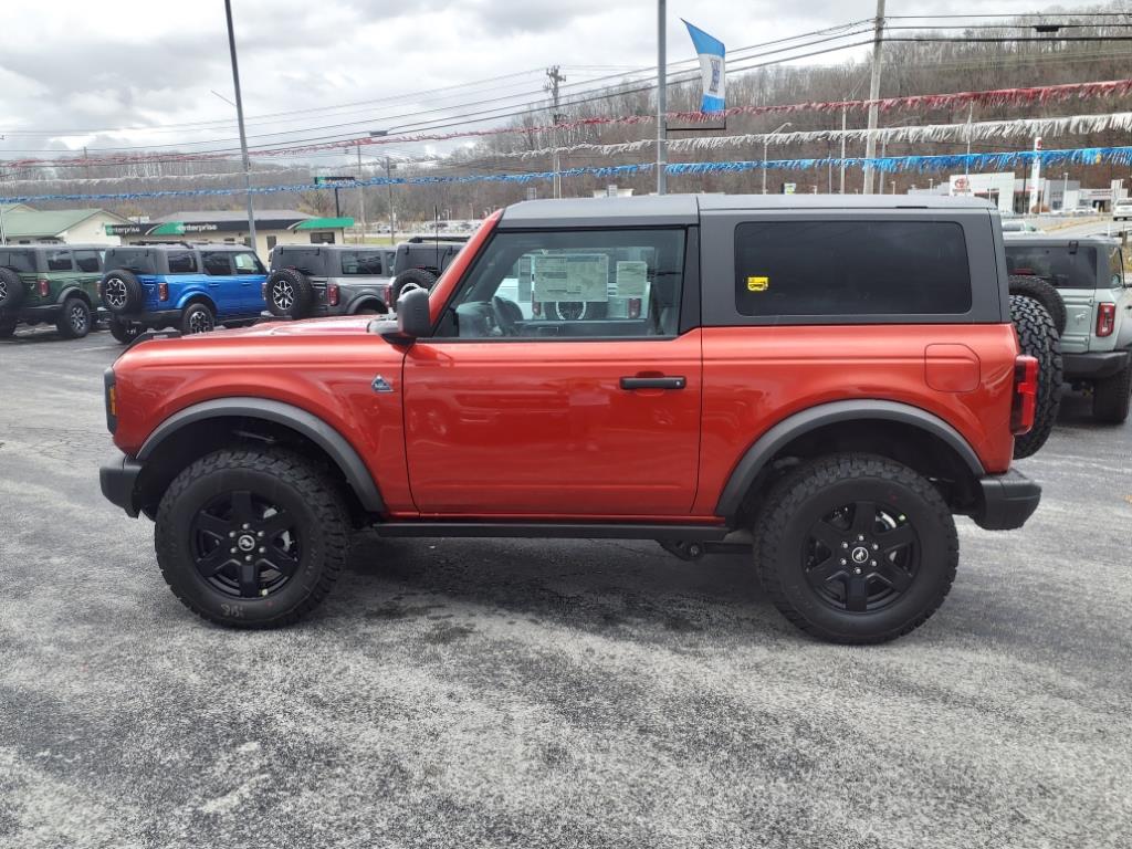 2024 Ford Bronco Black Diamond photo 2