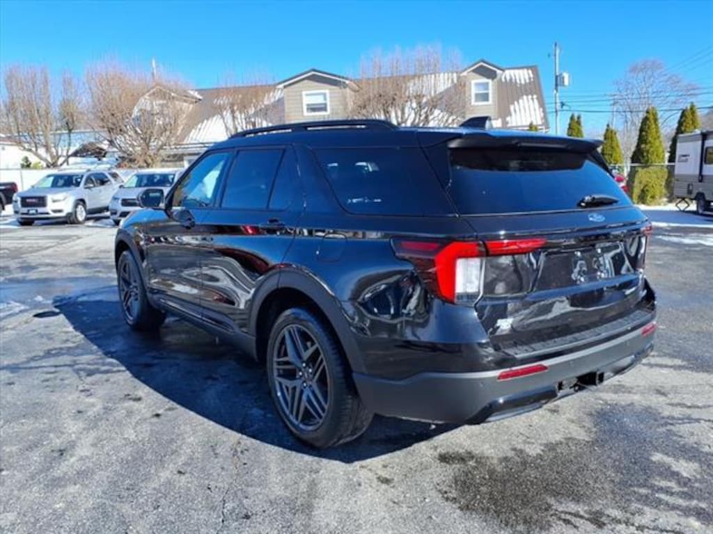 Used 2025 Ford Explorer ST-Line SUV