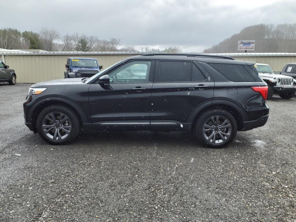 Used 2024 Ford Explorer XLT with VIN 1FMSK8DH2RGA50108 for sale in Princeton, WV