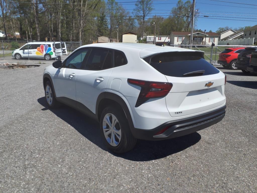 2024 Chevrolet Trax LS photo 3