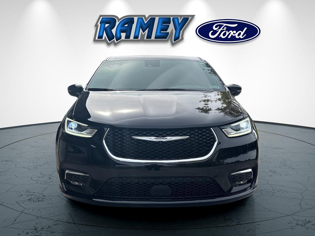 Used 2026 Chrysler Pacifica Select