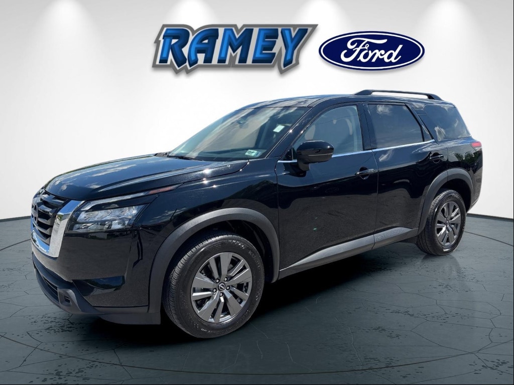 2025 Nissan Pathfinder SV 4WD's photo