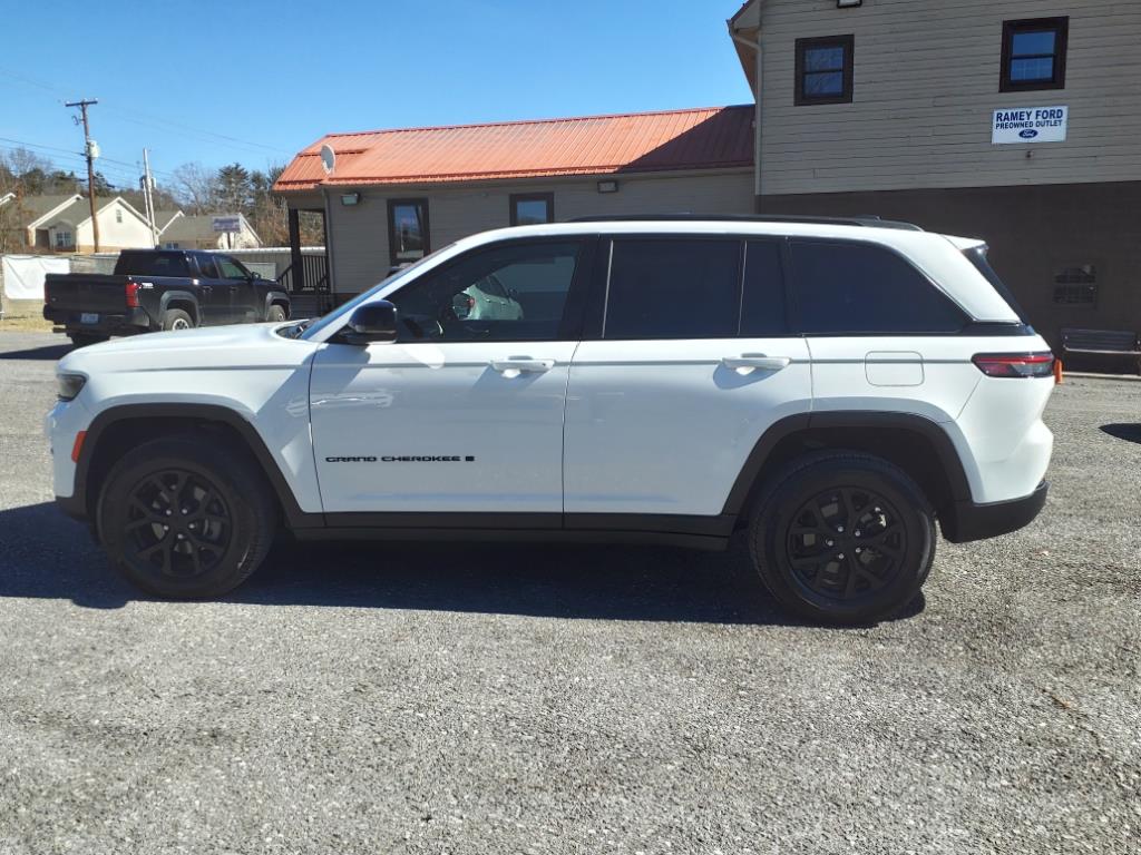 Used 2024 Jeep Grand Cherokee Altitude with VIN 1C4RJHAG2RC162108 for sale in Princeton, WV