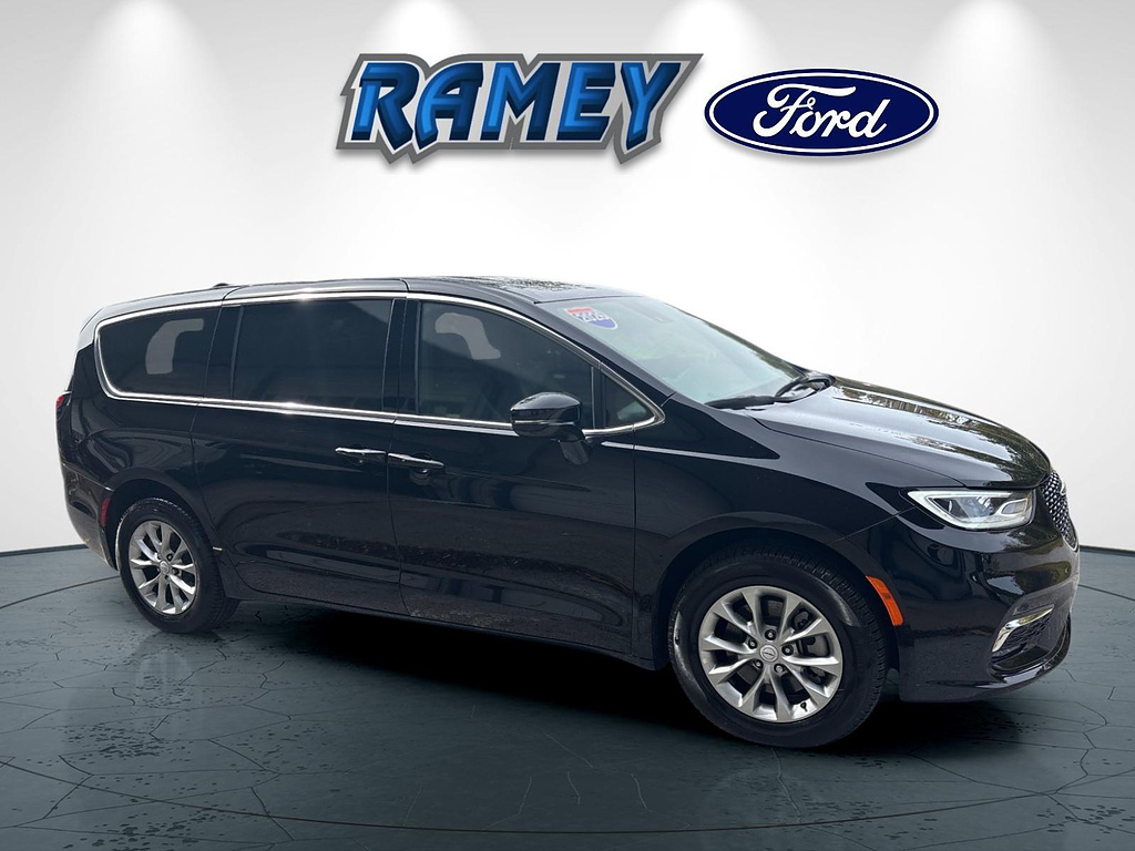 Used 2026 Chrysler Pacifica Select