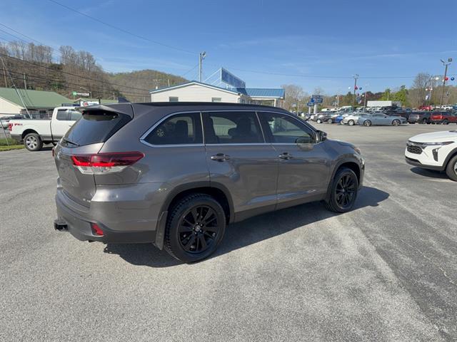 Used 2019 Toyota Highlander SE with VIN 5TDJZRFH6KS957311 for sale in Princeton, WV
