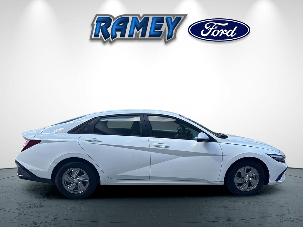 Used 2025 Hyundai Elantra SE