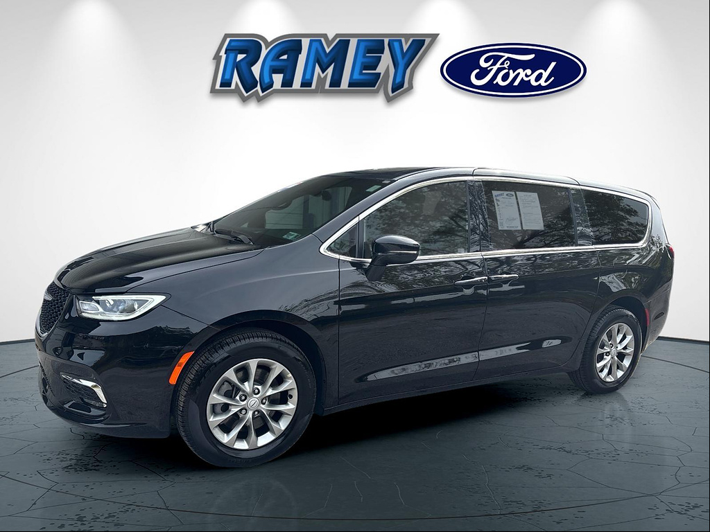 Used 2026 Chrysler Pacifica Select