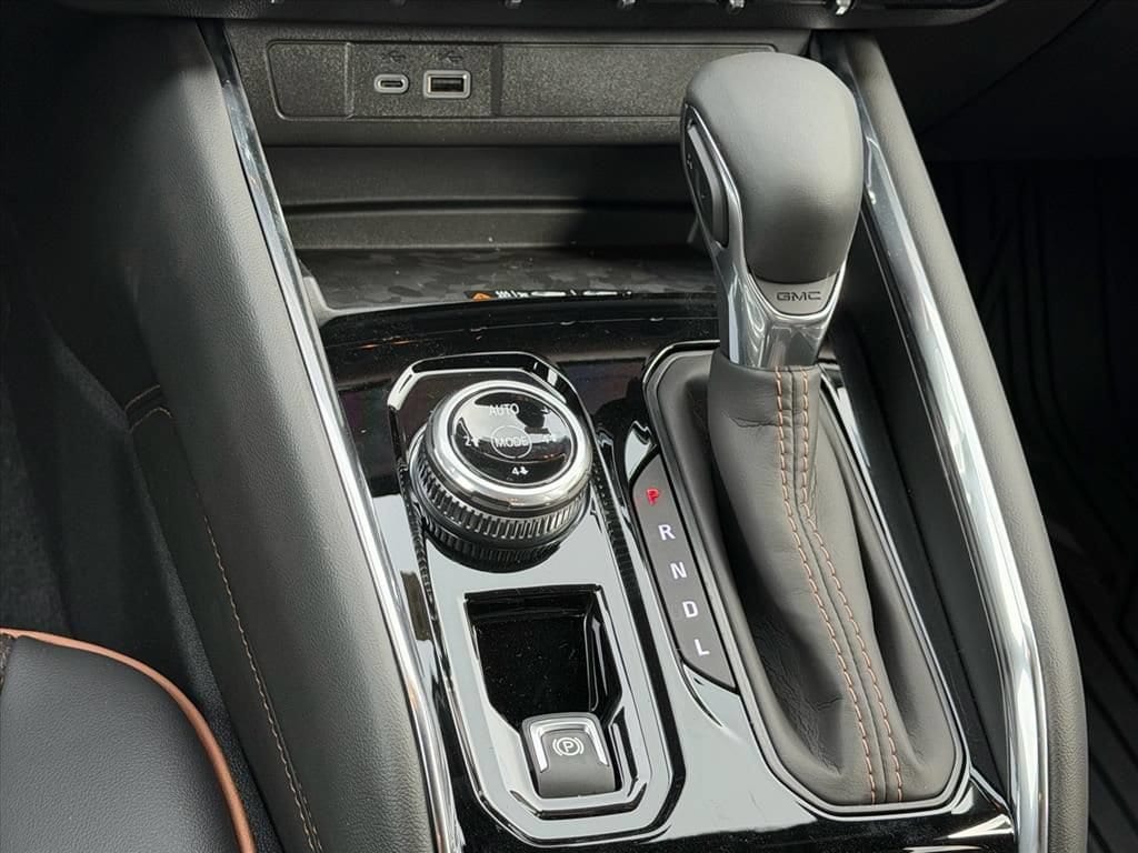 2026 GMC Canyon AT4 - Photo 13
