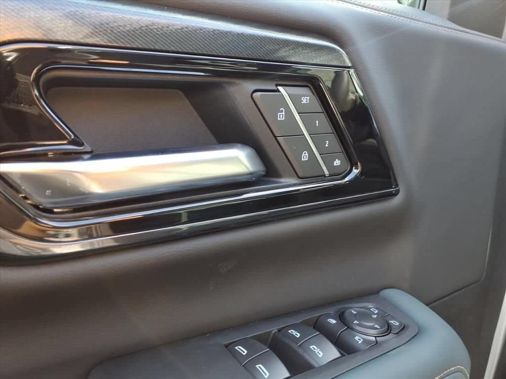 2026 GMC Yukon XL AT4 - Photo 10