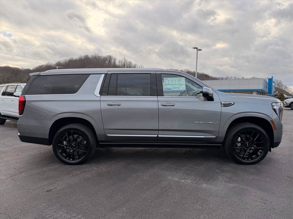 2026 GMC Yukon XL Denali - Photo 3