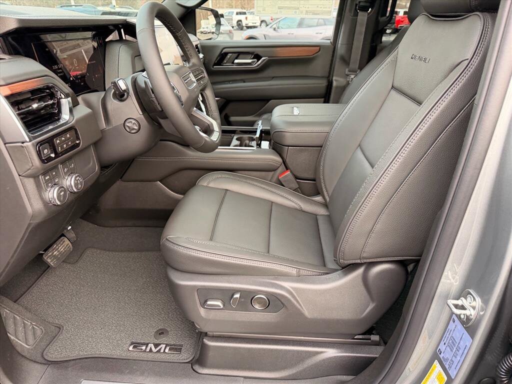 2026 GMC Yukon XL Denali - Photo 7
