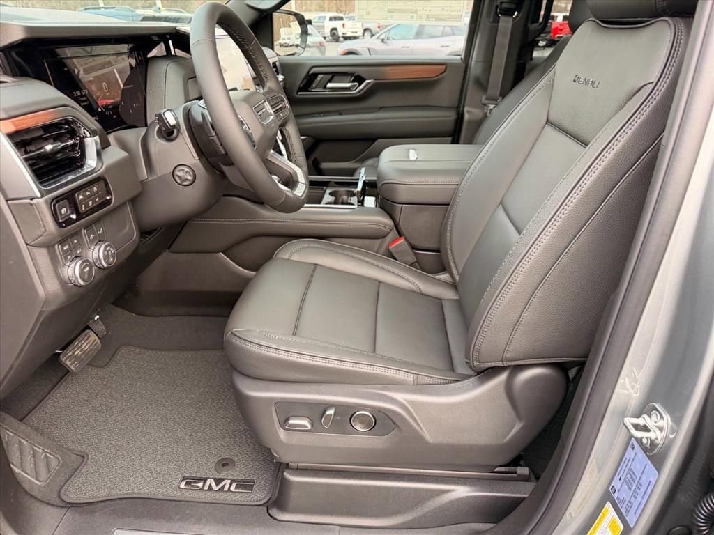 2026 GMC Yukon XL Denali - Photo 7