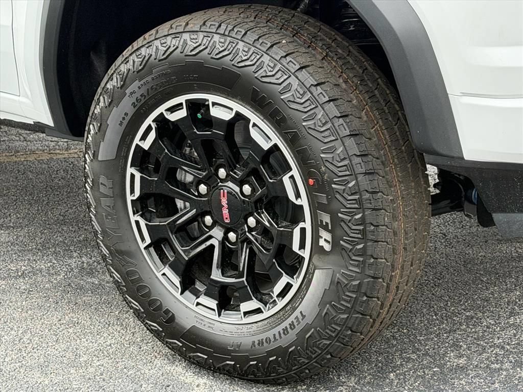 2026 GMC Canyon AT4 - Photo 15