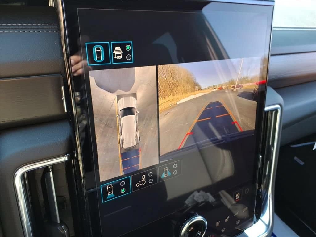 2026 GMC Yukon Denali - Photo 17