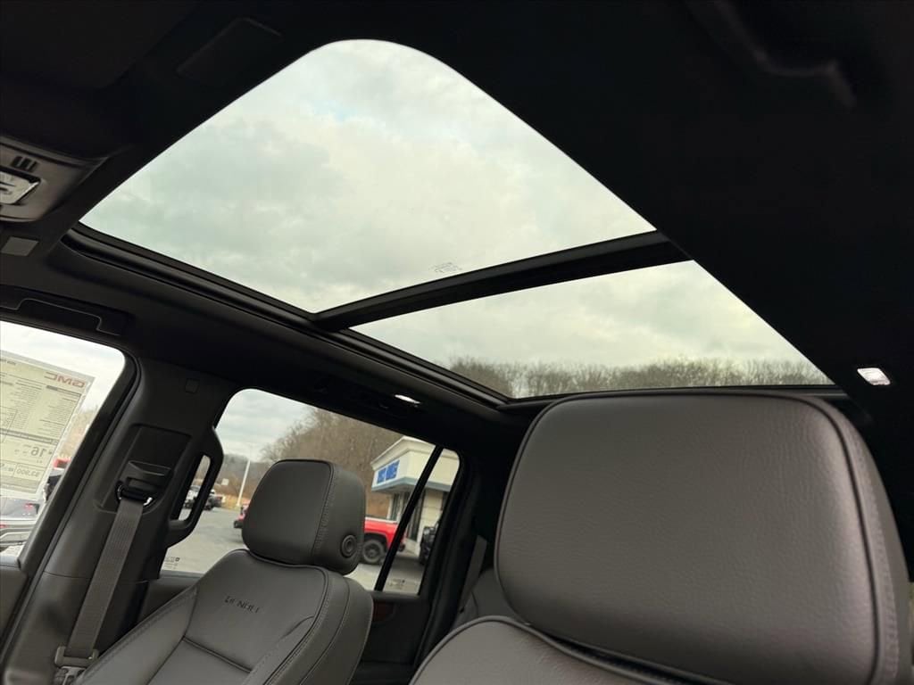 2026 GMC Yukon XL Denali - Photo 11