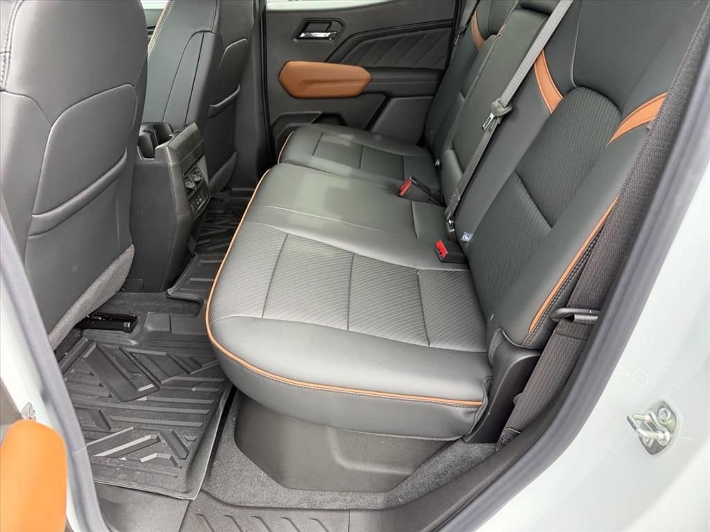 2026 GMC Canyon AT4 - Photo 6