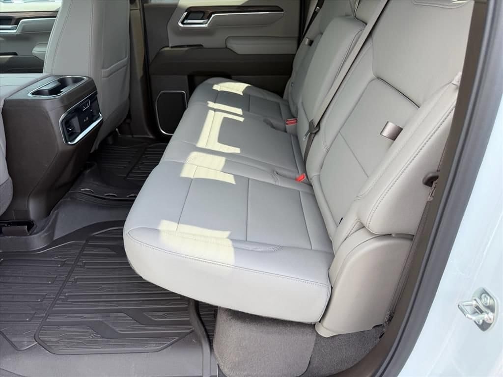 2026 GMC Sierra 1500 SLT - Photo 9