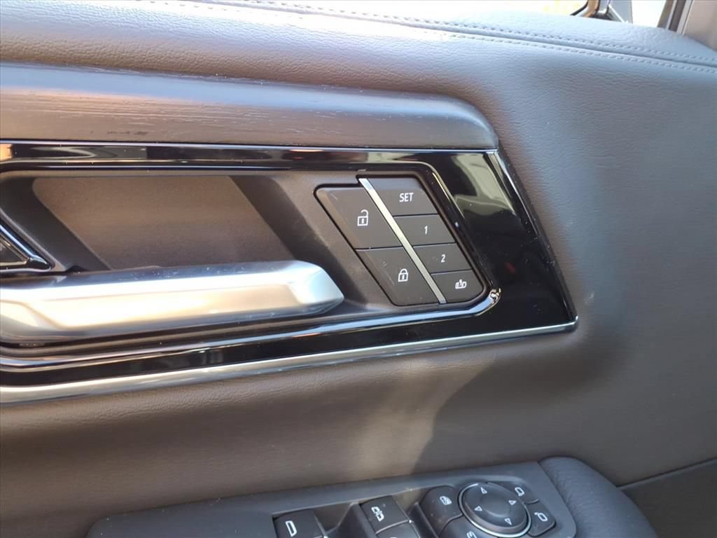 2026 GMC Yukon Denali - Photo 12