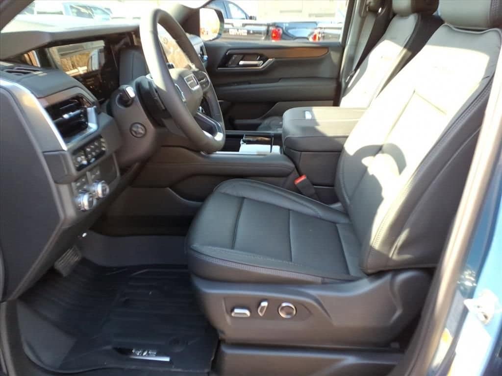 2026 GMC Yukon Denali - Photo 9