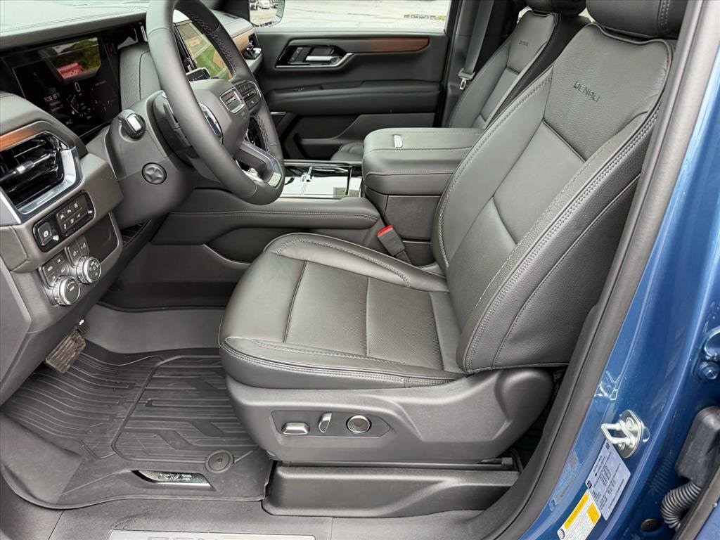 2026 GMC Yukon Denali - Photo 6