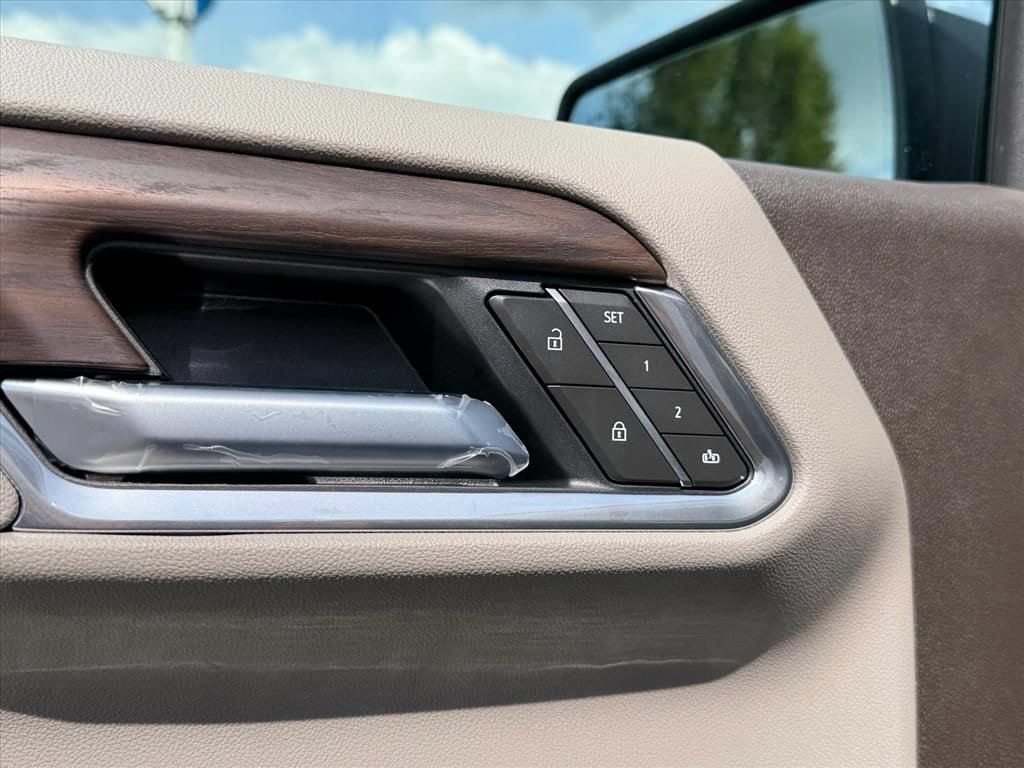 2026 GMC Sierra 1500 SLT - Photo 11