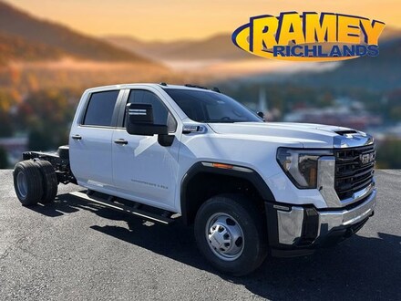 2026 GMC Sierra 3500 HD Chassis Cab Pro Truck