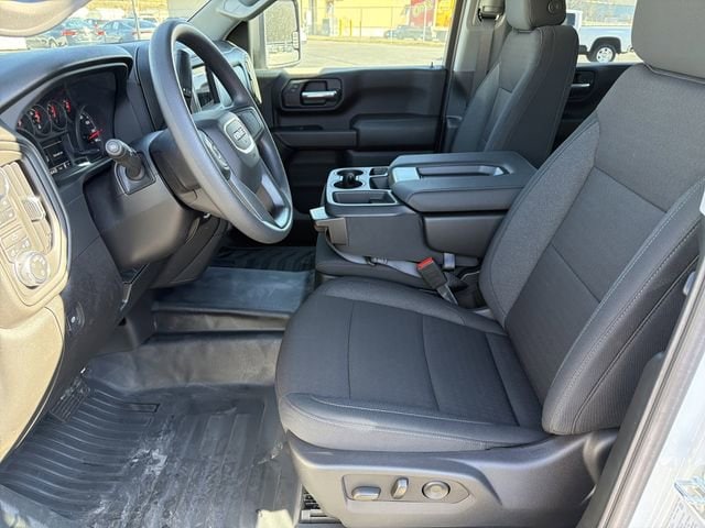 2025 GMC Sierra 3500 Chassis Cab Pro - Photo 4