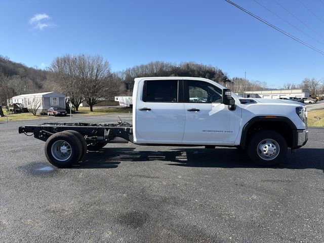 2025 GMC Sierra 3500 Chassis Cab Pro - Photo 2