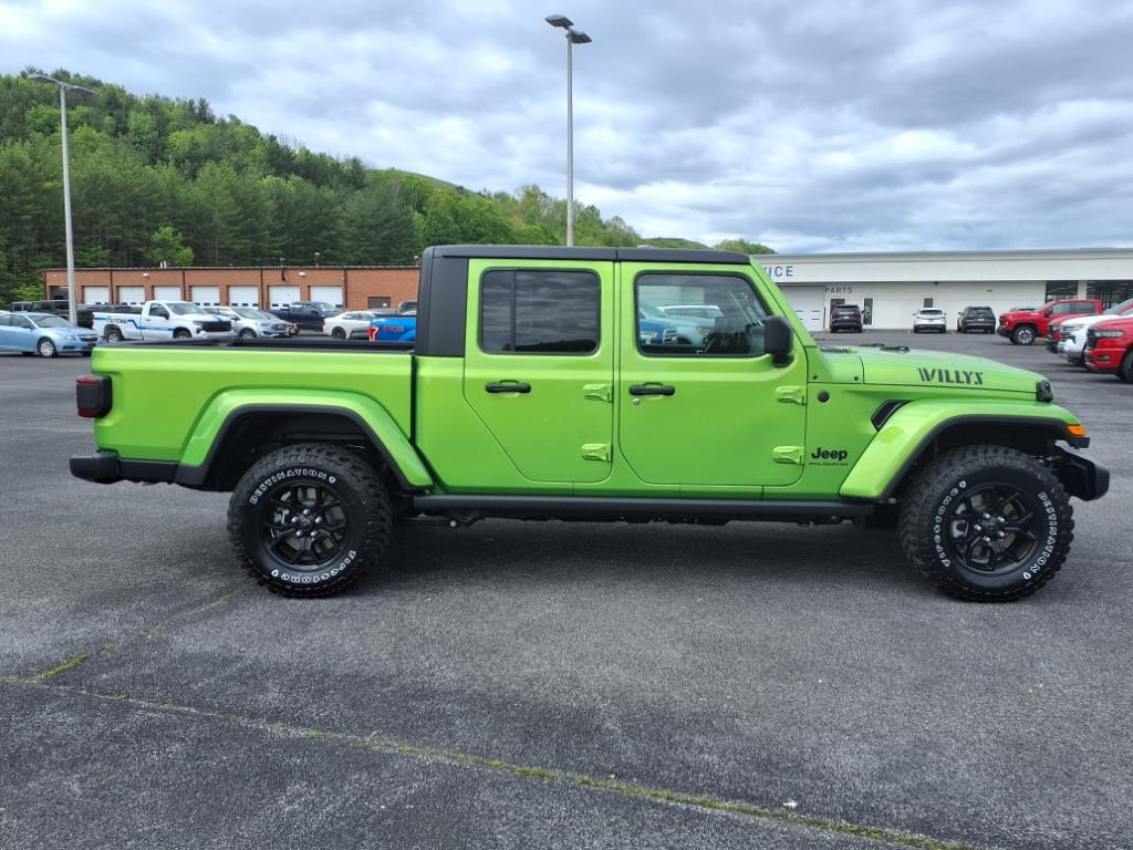 2025 Jeep Gladiator Willys photo 2