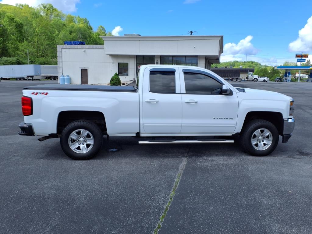 Used 2018 Chevrolet Silverado 1500 LT with VIN 1GCVKREC1JZ340584 for sale in North Tazewell, VA