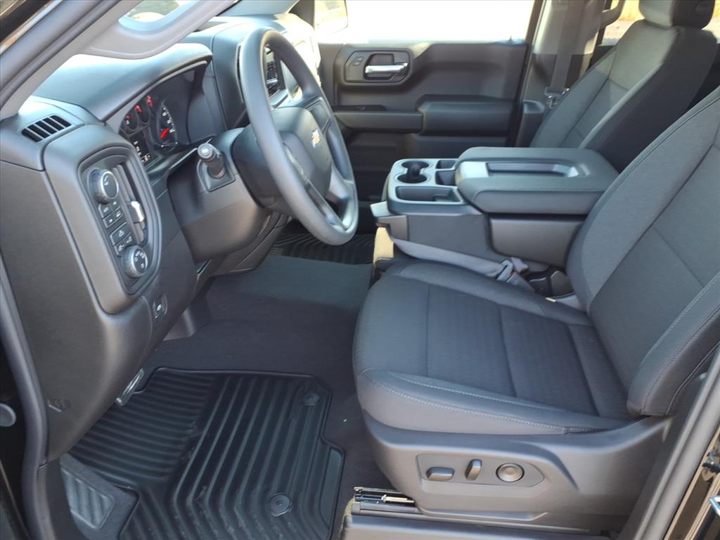 2026 Chevrolet Silverado 1500 Custom photo 4