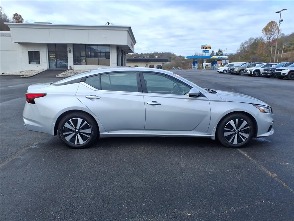 Used 2022 Nissan Altima 2.5 SV Sedan