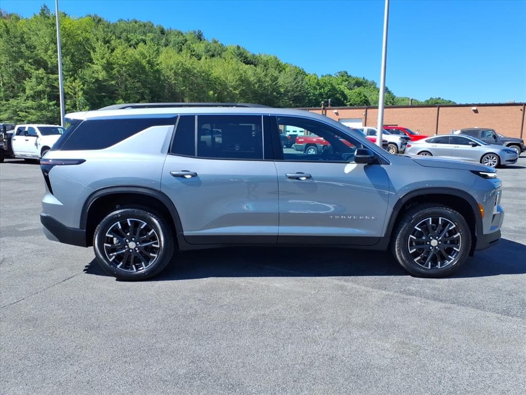 New 2026 Chevrolet Traverse LT SUV