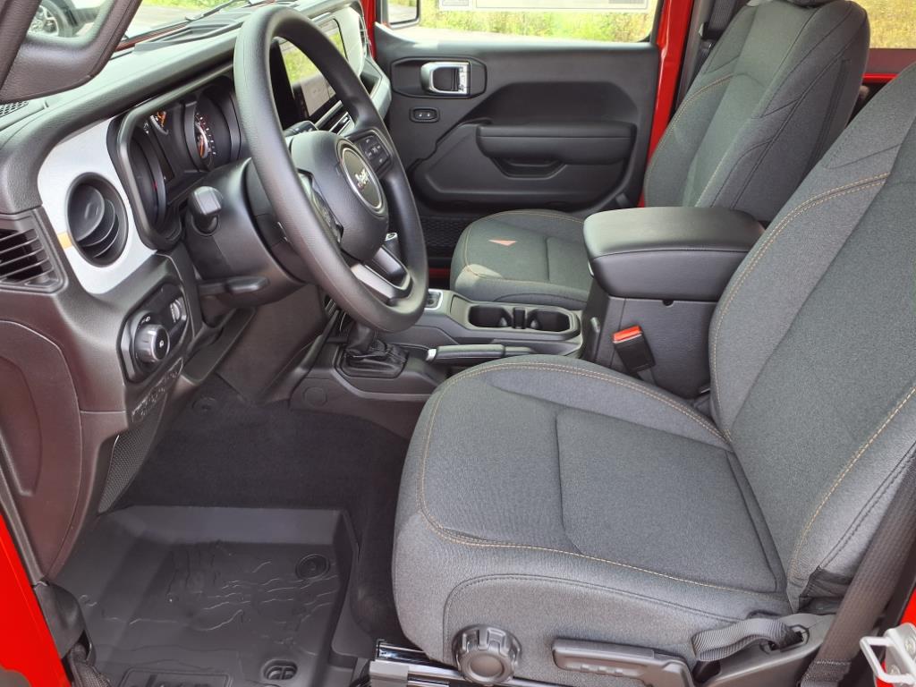 2025 Jeep Wrangler Sport photo 3