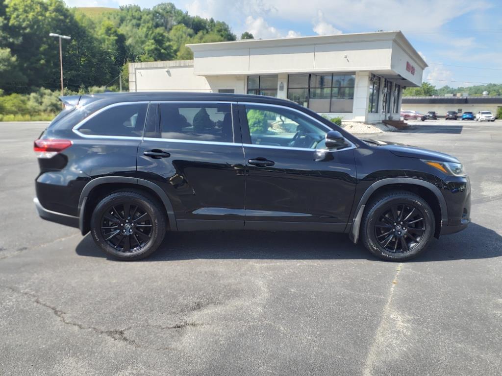 Used 2019 Toyota Highlander SE with VIN 5TDJZRFH1KS617306 for sale in North Tazewell, VA