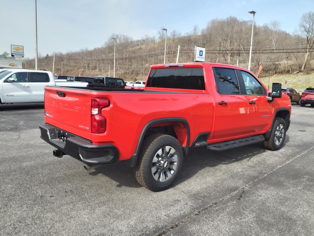 2025 Chevrolet Silverado 2500HD Custom photo 3