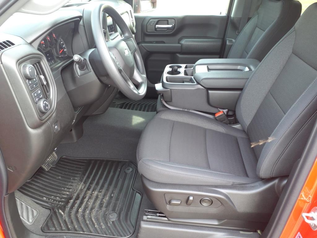 2025 Chevrolet Silverado 2500HD Custom photo 4