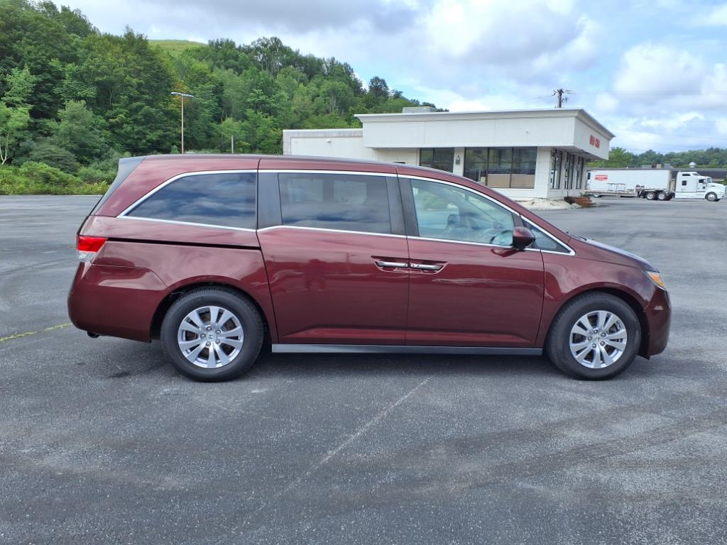 Used 2017 Honda Odyssey SE with VIN 5FNRL5H3XHB004032 for sale in North Tazewell, VA